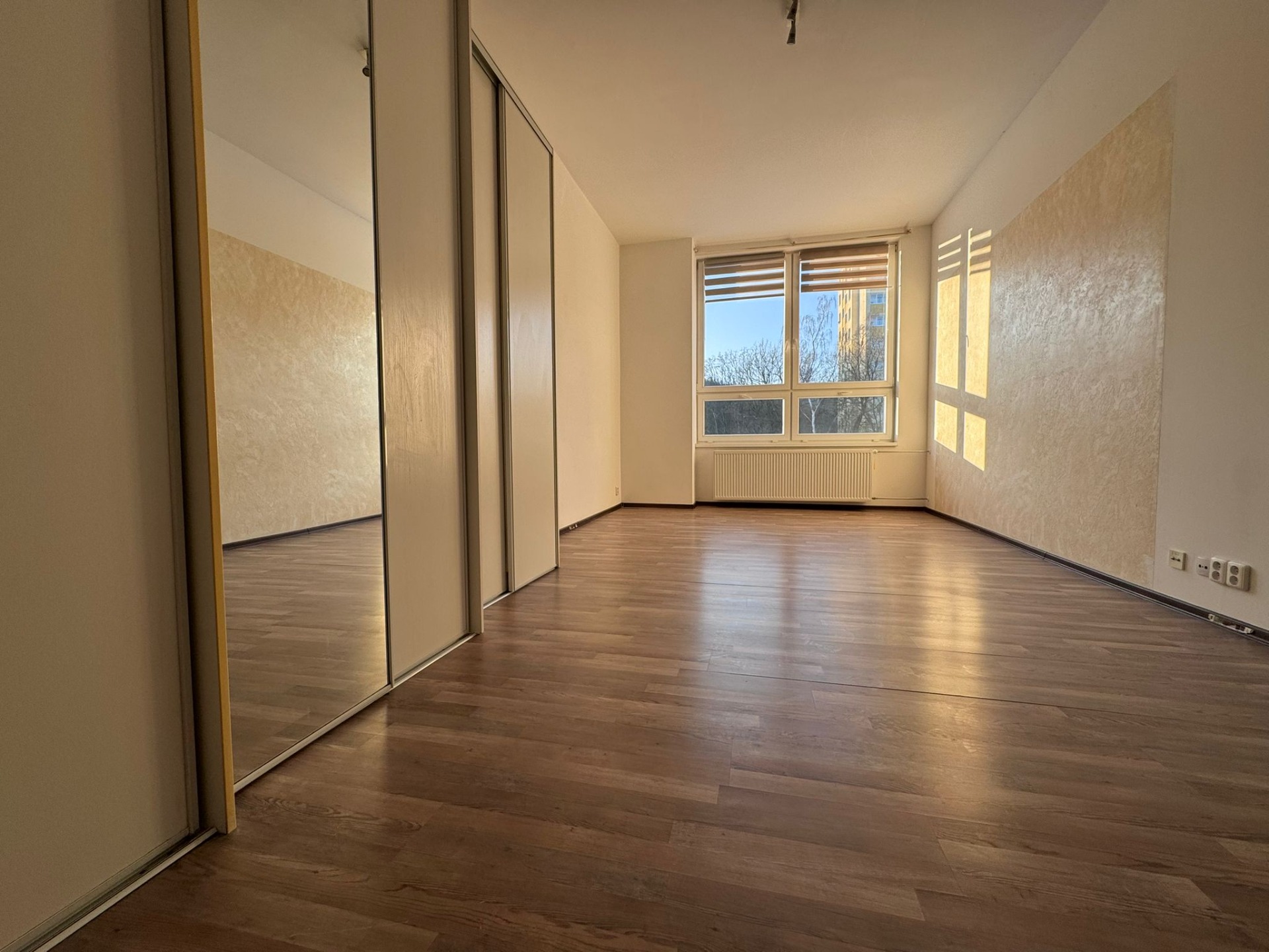 Pronájem bytu 1+kk 30 m2 nám. 8. května, Meziboří